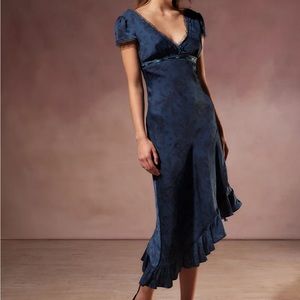 Kimchi Blue Dress Urban Outfitters✨
